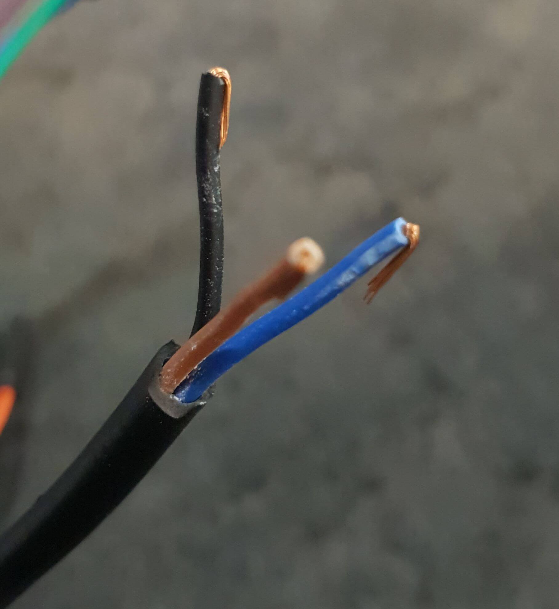 wires-ready-for-crimping-bend.jpg
